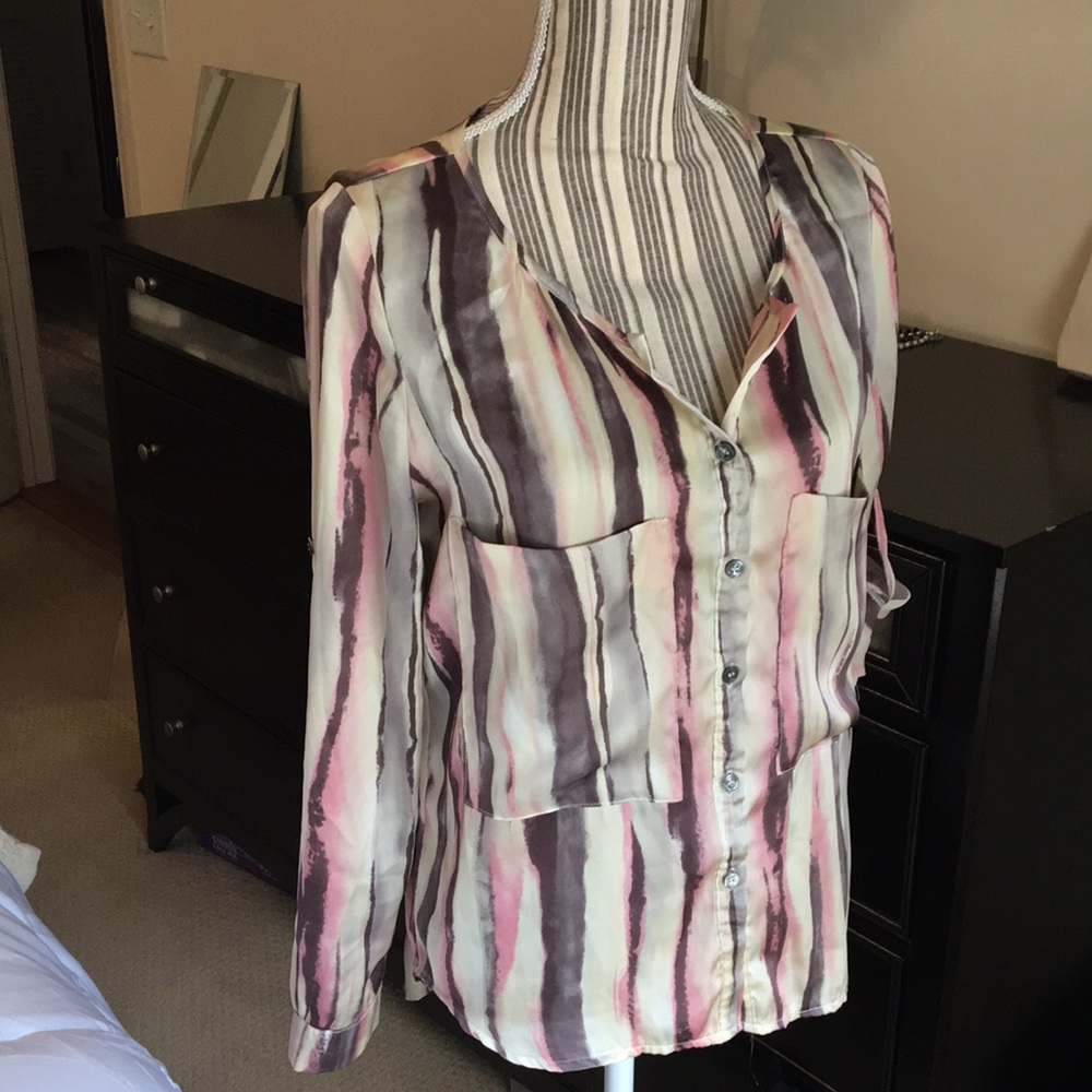 NWOT Long sleeve satin button blouse large pockets
